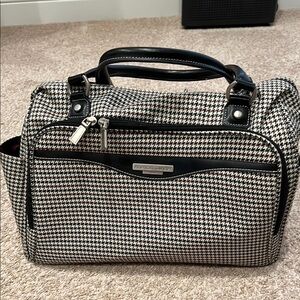 American Tourister Black and White Travel Bag with Houndstooth Pattern